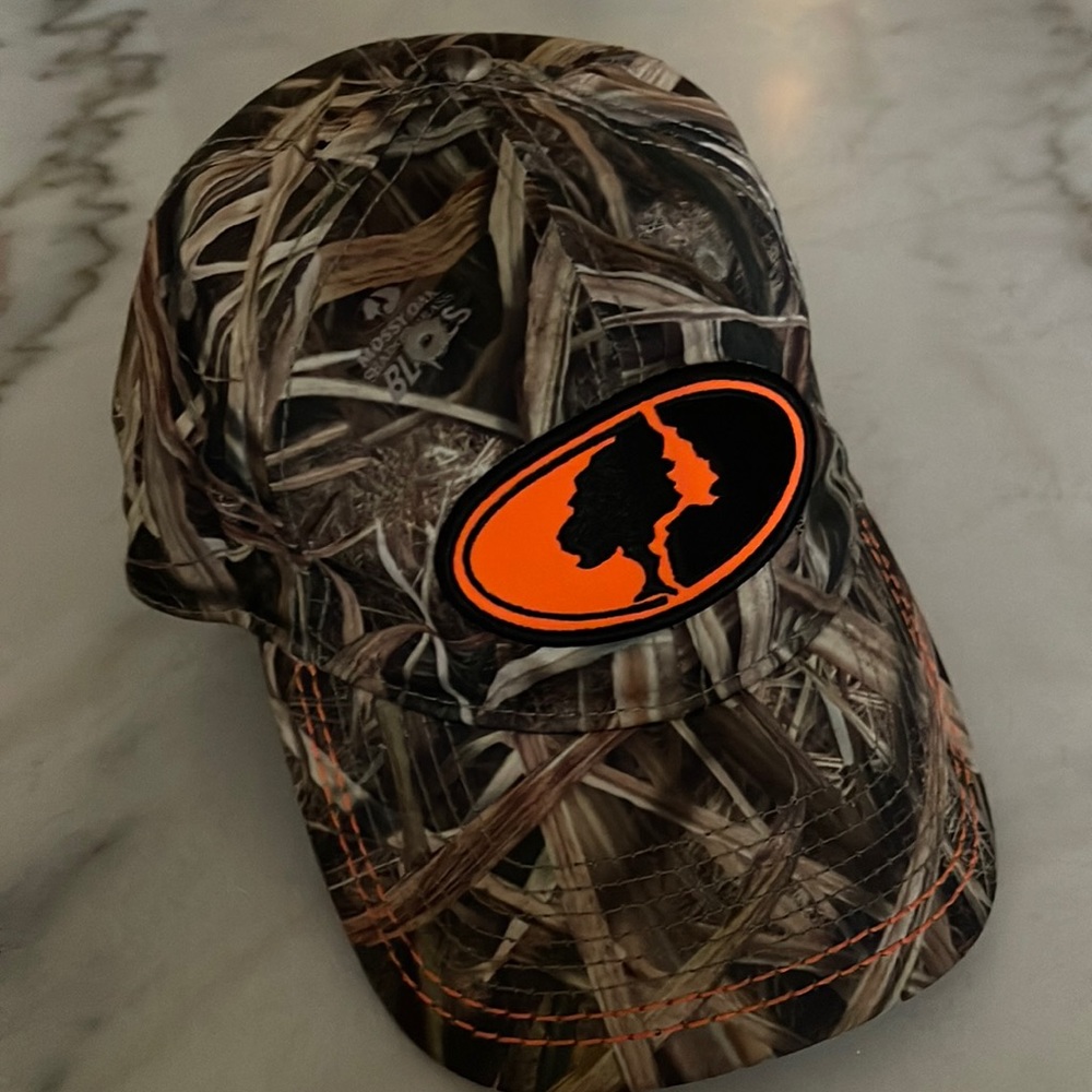 LIKE NEW Mossy Oak Stretch Fit Unisex Hat